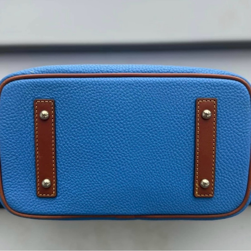 Dooney & Bourke NWT Pebble Grain Handle Tote. - Picture 3 of 4